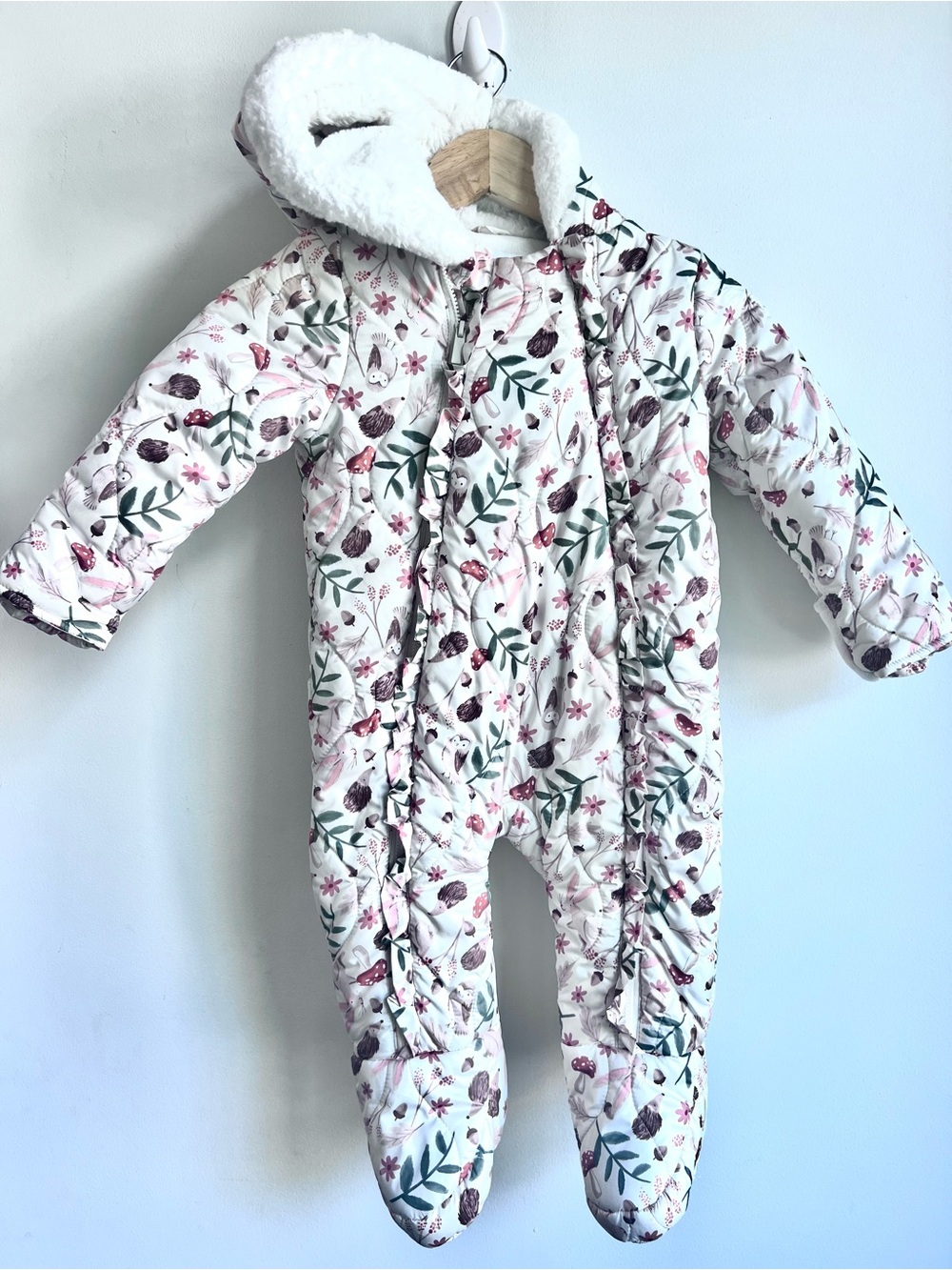 Primark White Woodland Nature Quilted Baby Snowsuit One-Piece with Hood 9-12 mon